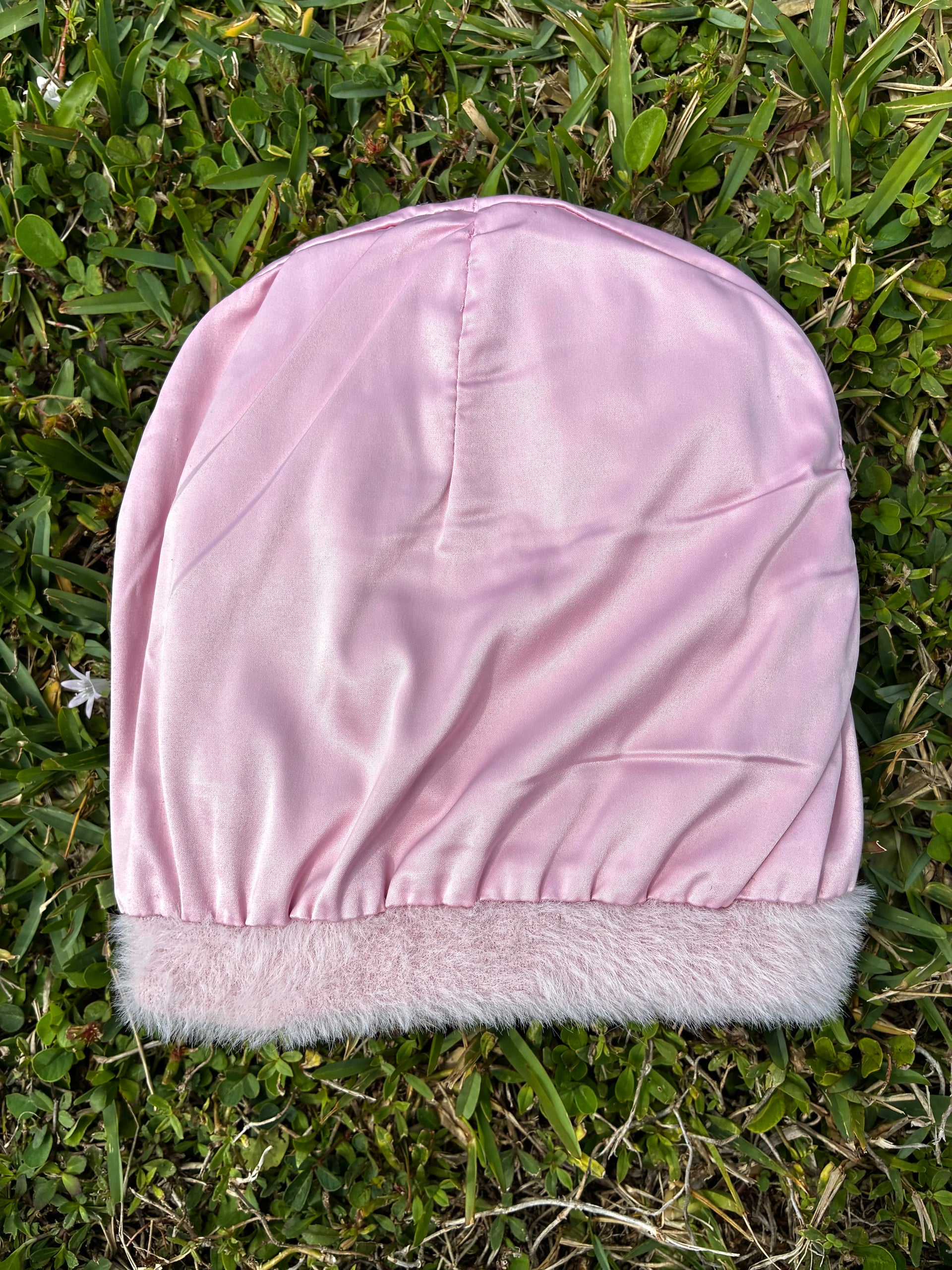 Pink contrast colored beanie (Satin lined)