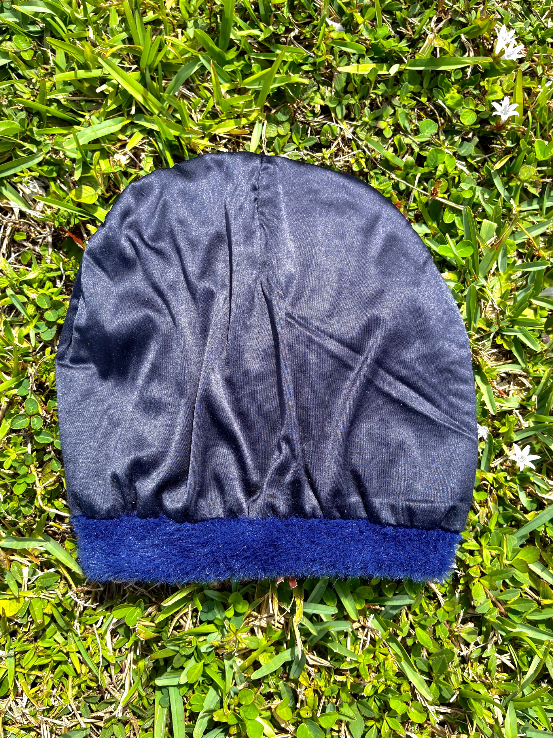 Blue contrast colored beanie (Satin lined)